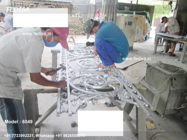Best Railing Design For Stairs Grill Design Roof Balcony Closed Grill Design