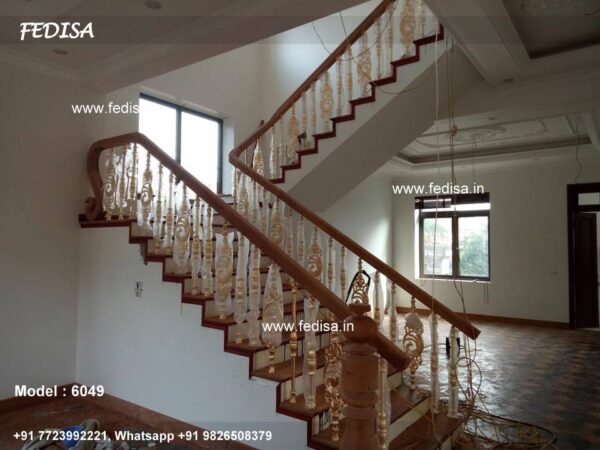 Luxury Classic Glass Staircase White Glass Tread Staircase Glass Fence Stairs